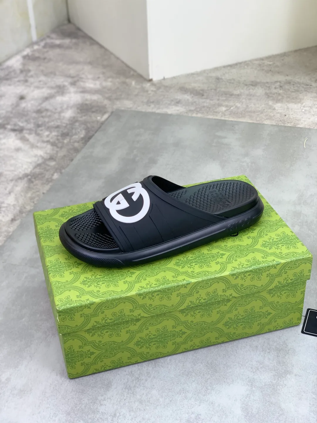 Men's Men's Shoes 💰P300💰[New Style] High Version 🎁🎁🎁 GUCCI New Year of the Snake casual slippers, original official website, perfect workmanship, transmitting a kind of noble luxury, sublimating its definition of luxury in Gucci's high-end extraordinary craftsmanship. Original Gucci double G combination outsole, code number: 35-46, complete package